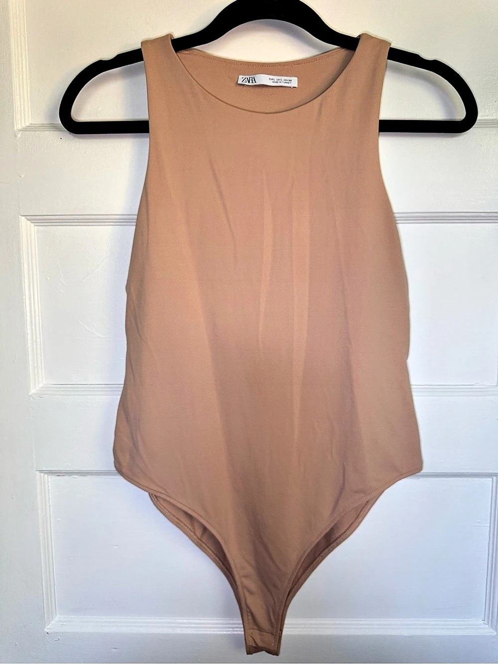 Zara Sleeveless Bodysuit a with a Round Neck in Beige Size Medium Clean Girl